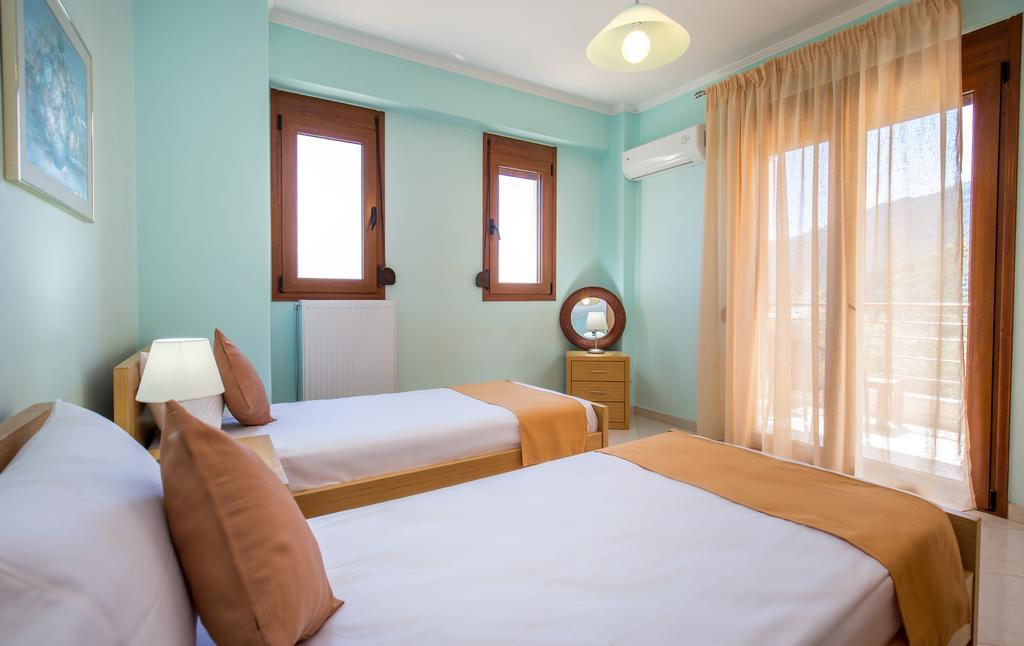 Aphrodite Villas Koinira Exterior photo