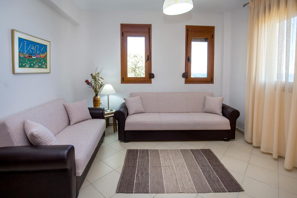 Aphrodite Villas Koinira Exterior photo