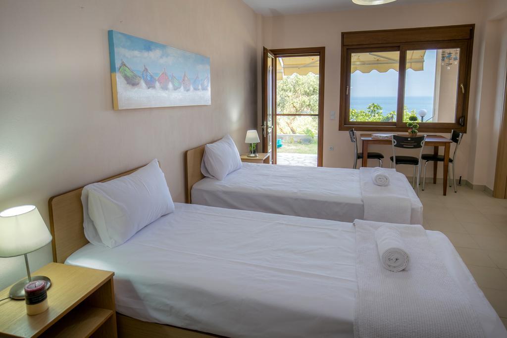 Aphrodite Villas Koinira Exterior photo