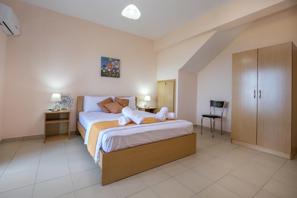 Aphrodite Villas Koinira Exterior photo