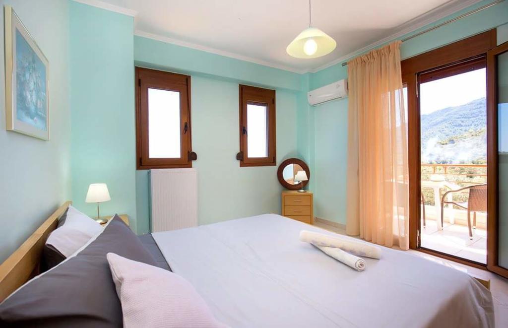 Aphrodite Villas Koinira Exterior photo